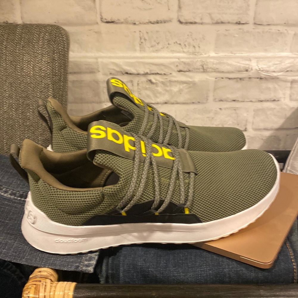Adidas clouds sz12 NWT